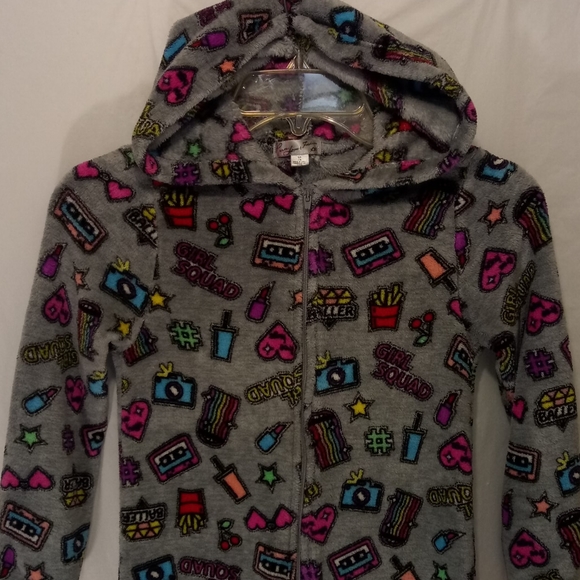 PEACE LOVE & FASHION FUN PRINT ONESIE - Picture 7 of 7